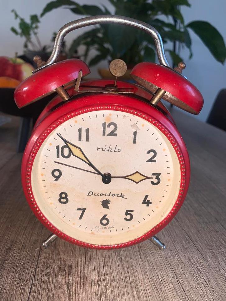 Vintage rode wekker van Ruhla uit GDR uit de jaren ‘70., Witgoed en Apparatuur, Wekkers, Gebruikt, Ophalen of Verzenden