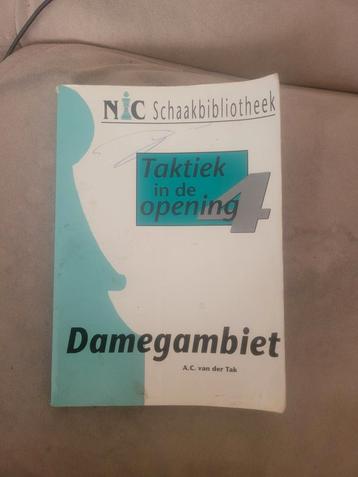 Schaakboek: Tactiek in de opening - Damegambiet beschikbaar voor biedingen