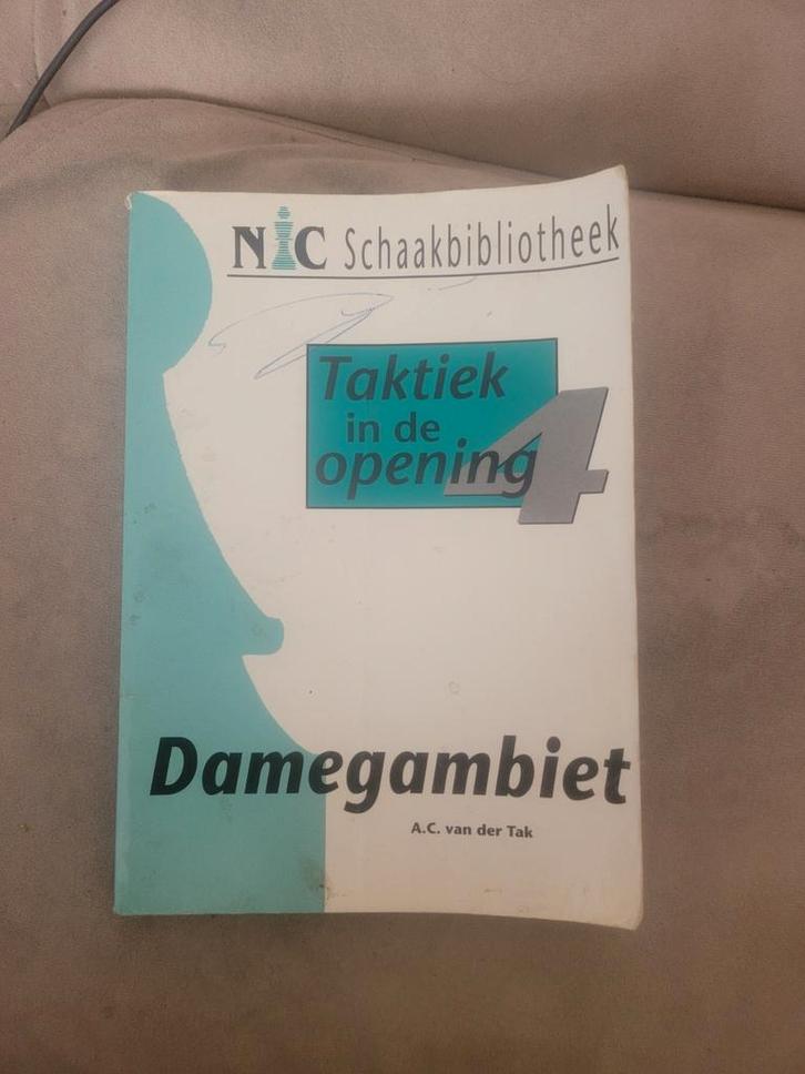 Schaakboek: Tactiek in de opening - Damegambiet, Boeken, Hobby en Vrije tijd, Gelezen, Overige onderwerpen, Ophalen of Verzenden