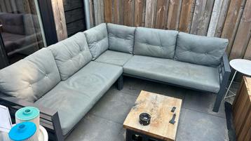 Loungset met lig gedeelte beschikbaar voor biedingen