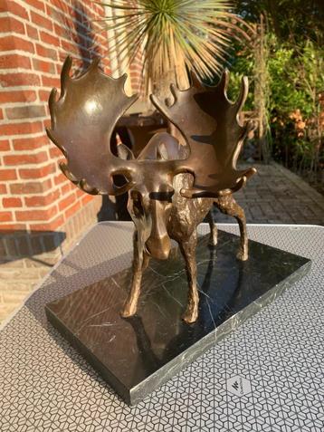 Bronzen sculptuur,bruin gepatineerd Eland, signed E. Valdez beschikbaar voor biedingen