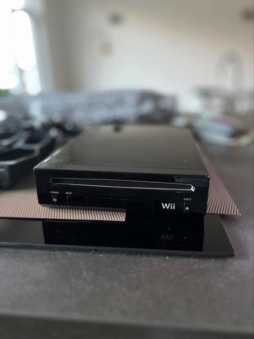 WII nintendo zwart+4 controllers en alle toebehoren, Spelcomputers en Games, Spelcomputers | Nintendo Wii, Gebruikt, Met 3 controllers of meer