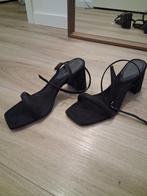 zwarte minimalistische sandalen met blokhak (brede pasvorm), Kleding | Dames, Zwart, Nieuw, Ophalen of Verzenden, Schoenen met hoge hakken