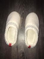 UGG TAZZ BRAID HERITAGE SLIPPERS size 39, UGG, Ophalen of Verzenden, Zo goed als nieuw, Beige