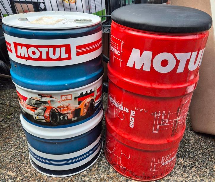 Olievat Barkrukken. Leuk voor bar of kinderkamer., Huis en Inrichting, Barkrukken, Gebruikt, 30 tot 60 cm, Leer, Metaal, 2 krukken