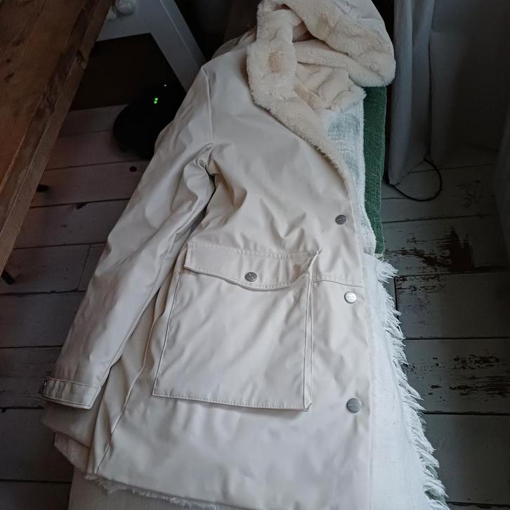 Gevoerde beige regenjas van Zara mt 164 (XS tm S/M), Kleding | Dames, Jassen | Winter, Zo goed als nieuw, Maat 36 (S), Beige, Ophalen of Verzenden