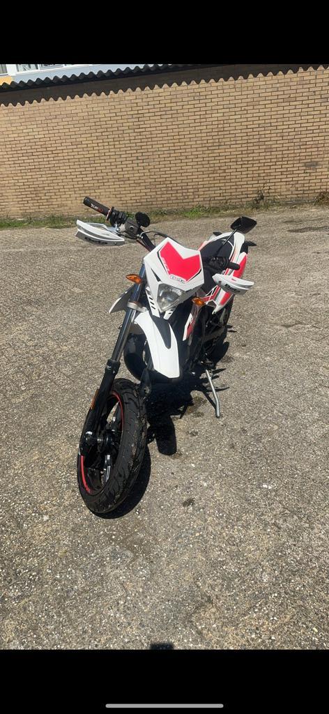 Schakelbrommer Beta rr50, Fietsen en Brommers, Brommers | Derbi, Zo goed als nieuw, Ophalen