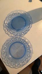 2 blauw glazen borden, Huis en Inrichting, Keuken | Servies, Ophalen, Glas, Overige stijlen, Bord(en)
