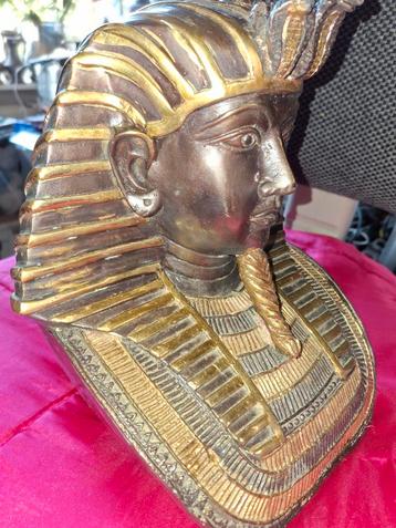 Egyptische Farao Buste beschikbaar voor biedingen