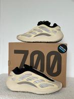 Yeezy Boost 700 V3 ‘Azeal’ - 40 ⅔, Kleding | Dames, Schoenen, Ophalen of Verzenden, Wit, Zo goed als nieuw, Sneakers of Gympen