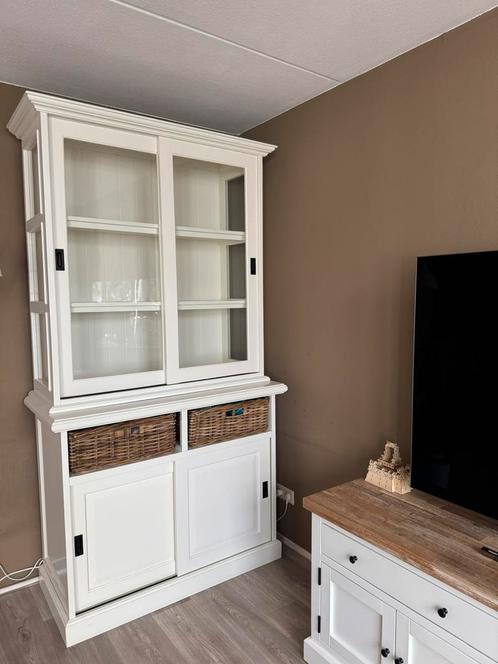 Buffetkast landelijk wit rattan, Huis en Inrichting, Kasten | Buffetkasten, Gebruikt, 200 cm of meer, 25 tot 50 cm, Glas, Ophalen