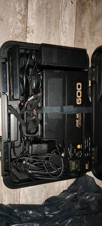 Hitachi vhs video camera  beschikbaar voor biedingen