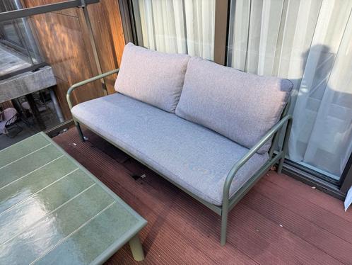 Jysk Tuinbank - Groen met Grijze Kussens, Tuin en Terras, Tuinsets en Loungesets, Zo goed als nieuw, Loungeset, Aluminium, 2 zitplaatsen