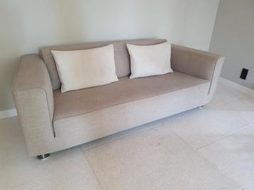 Design on stock, model Blizz, taupe met 2 crème kussens beschikbaar voor biedingen