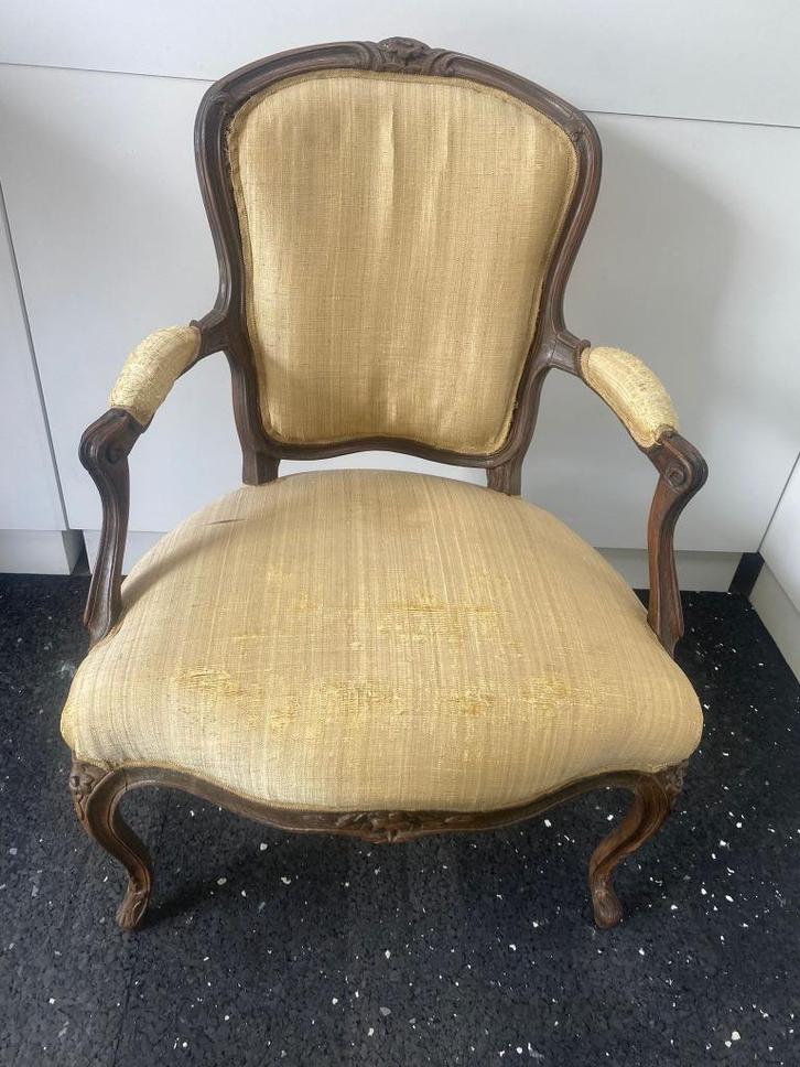 Franse 18e-eeuwse cabrioletstoel in eikenhout, Antiek en Kunst, Antiek | Meubels | Stoelen en Banken, Ophalen