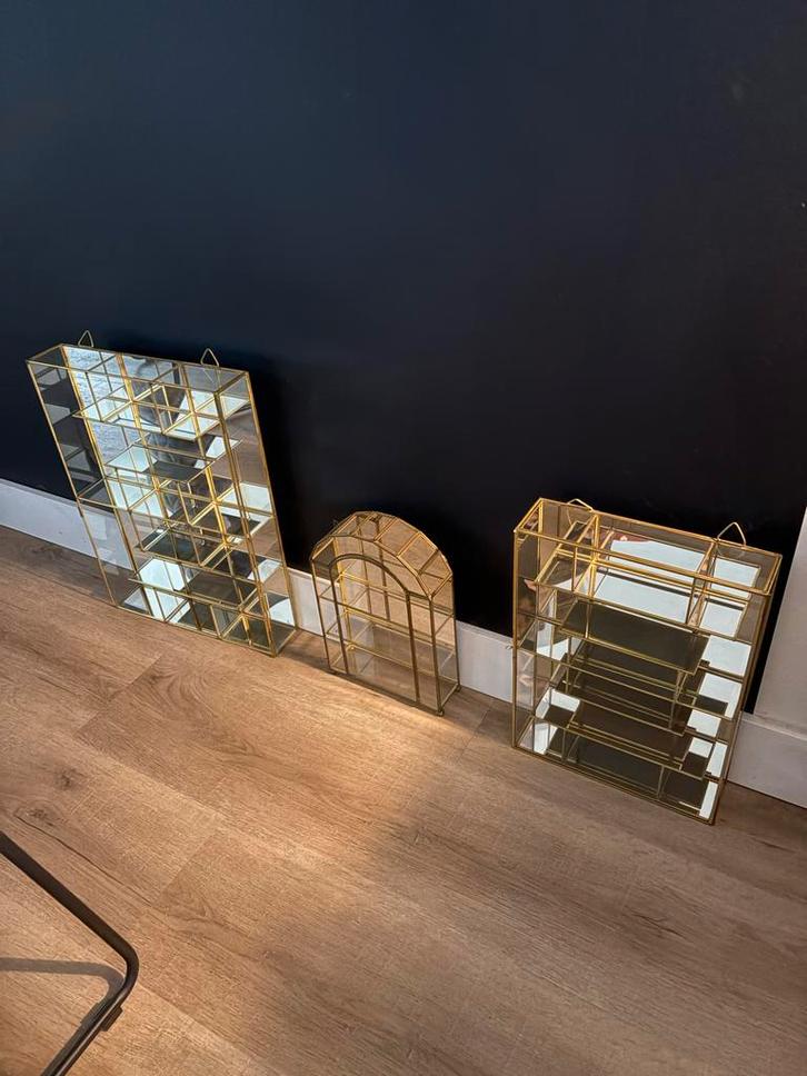 Mooie vitrinekastjes met glas en messing  3 stuks 1 prijs, Huis en Inrichting, Stoffering | Vloerbedekking, Gebruikt, Overige typen