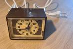 Bruine elektrische wekker, jaren 70, Witgoed en Apparatuur, Wekkers, Ophalen of Verzenden, Zo goed als nieuw