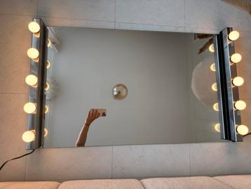 IKEA spiegel met wandlampen