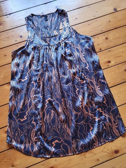 Grijze, glanzende top van Vero Moda ZGAN Maat L, Kleding | Dames, Tops, Zo goed als nieuw, Maat 42/44 (L), Grijs, Zonder mouw