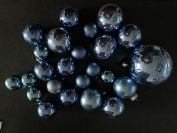 Kerstballen Blauw diverse afmetingen 24 stuks beschikbaar voor biedingen