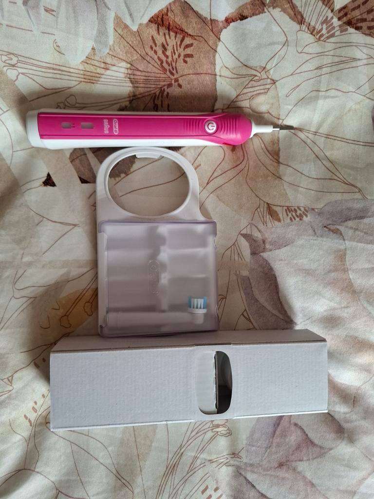 Oral-B Pro 2 roze met lader en borstelhouder, Witgoed en Apparatuur, Persoonlijke-verzorgingsapparatuur, Nieuw, Mondverzorging