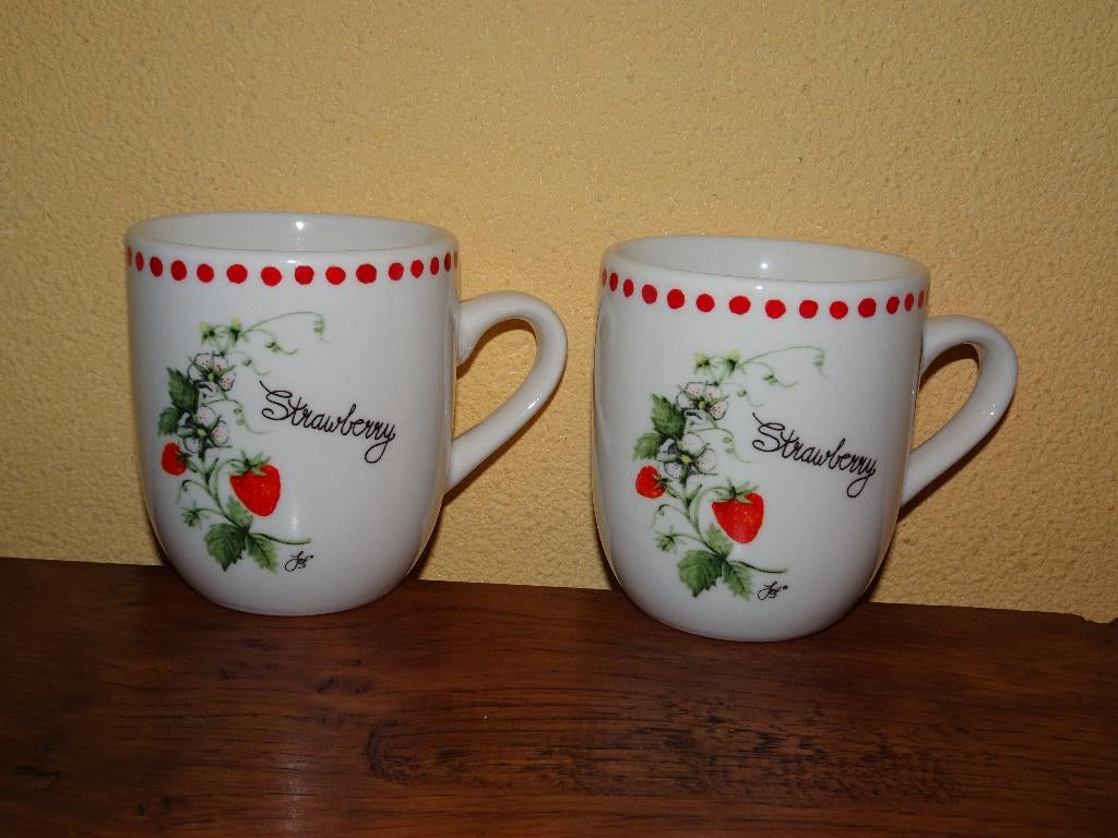 2 World of Jet Strawberry Senseo bekers met oor, Huis en Inrichting, Ophalen of Verzenden, Zo goed als nieuw, Overige stijlen