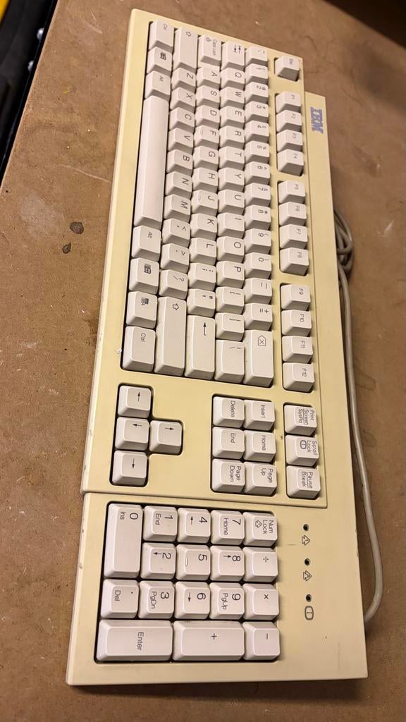 IBM toetsenbord, Computers en Software, Toetsenborden, Ophalen of Verzenden, Qwerty, Gebruikt, Bedraad