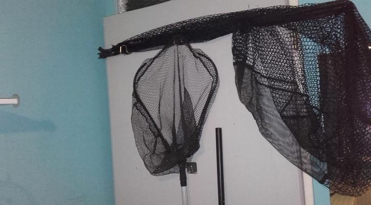 Aantal visspullen o.a. 2 visnet schepnetsteel hengelsteun, Watersport en Boten, Hengelsport | Algemeen, Gebruikt, Overige typen