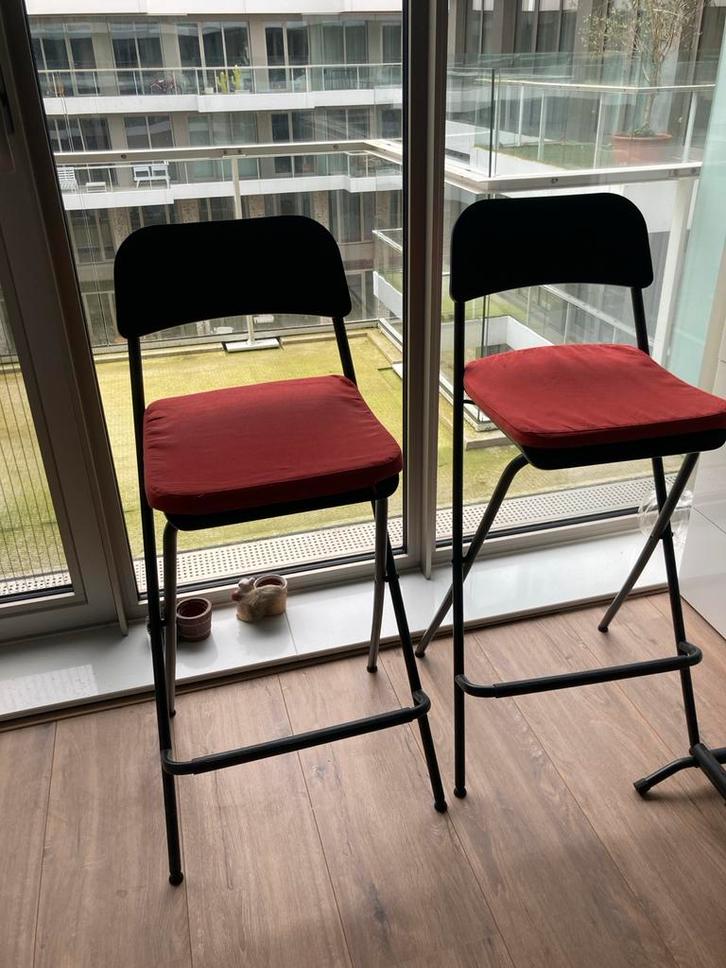 Bar/standing desk foldabel chair + pillow., Huis en Inrichting, Barkrukken, Nieuw, 60 tot 90 cm, Metaal, 1 kruk, Met voetsteun