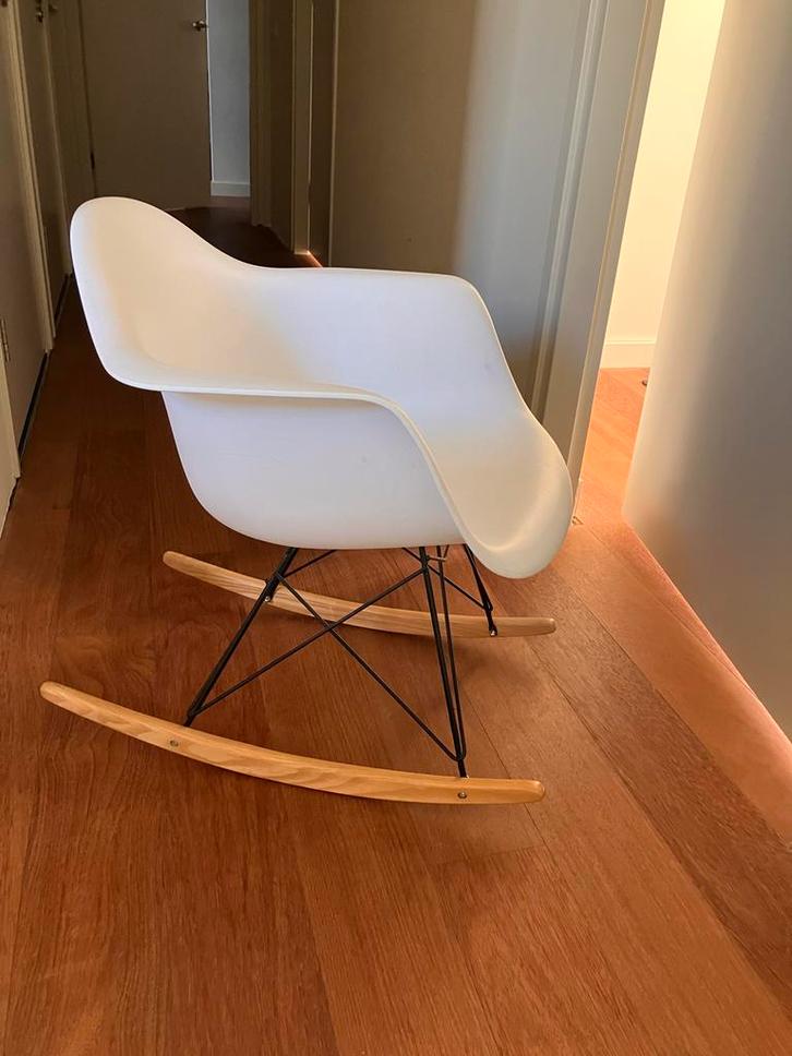 Moderne Schommelstoel in Vitra Eames Stijl - Wit, Huis en Inrichting, Stoelen, Zo goed als nieuw, Eén, Kunststof, Wit, Ophalen