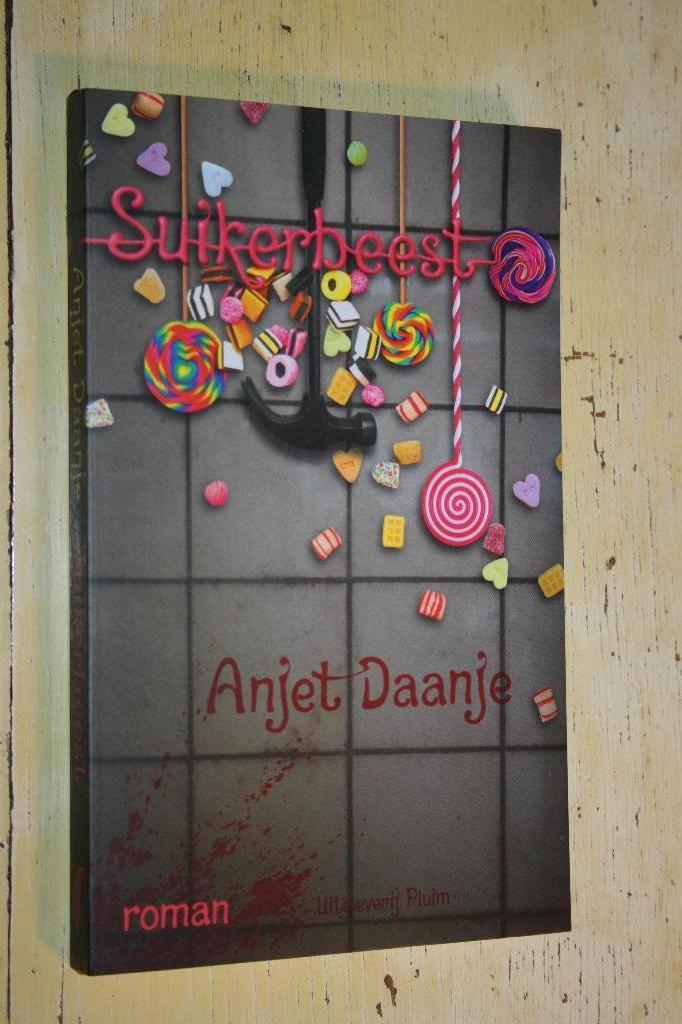 Anjet Daanje Suikerbeest Het lied van ooievaar en dromedaris, Boeken, Literatuur, Ophalen of Verzenden, Zo goed als nieuw