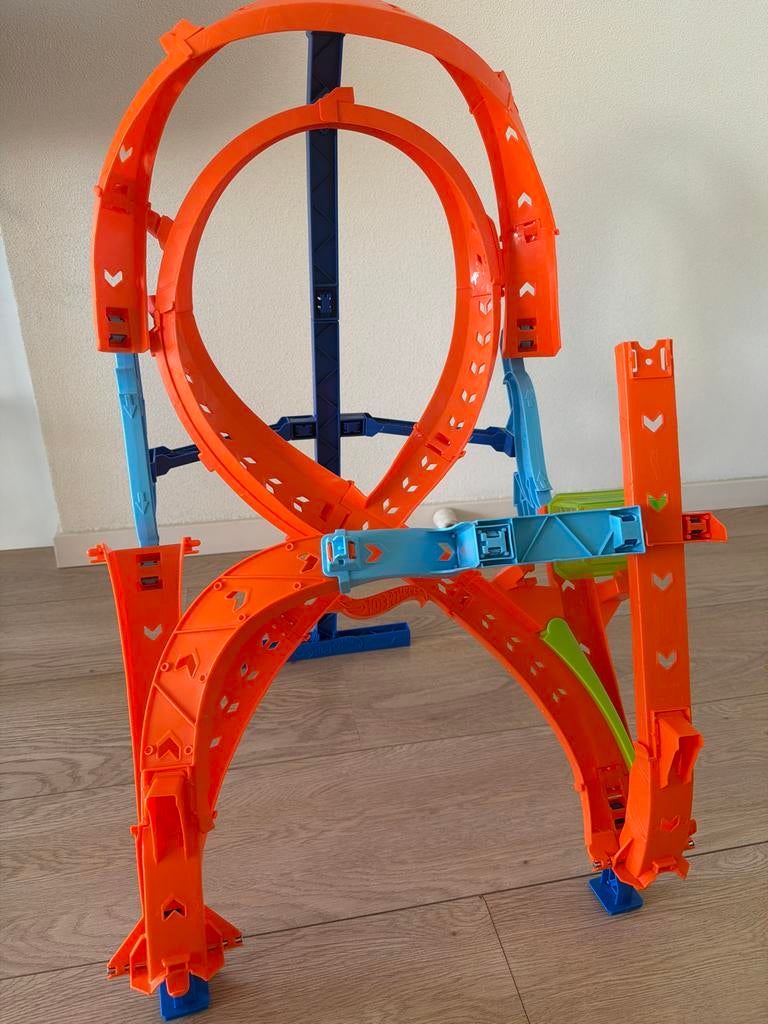 Hot Wheels Action - Vertical 8 Jump - Racebaan, Kinderen en Baby's, Speelgoed | Racebanen, Ophalen, Racebaan, Zo goed als nieuw