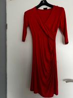 Rode stretch overslagjurk m, Kleding | Dames, Ophalen of Verzenden, Zo goed als nieuw, Rood, Onder de knie