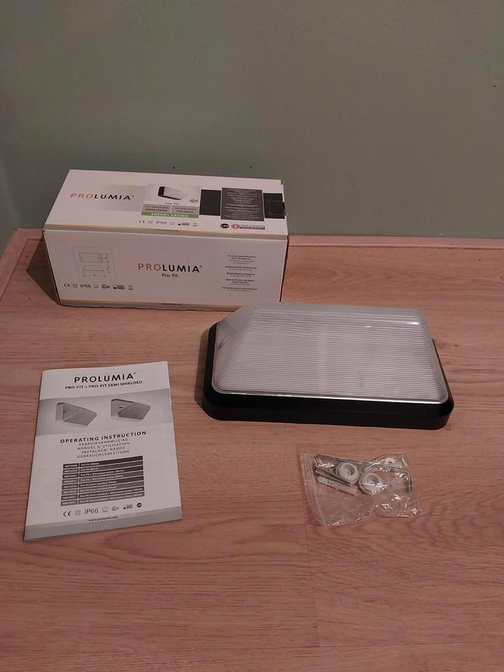 PROLUMIA Pro-Fit LED Buitenlamp - Nieuw in doos, Huis en Inrichting, Lampen | Overige, Nieuw, Ophalen of Verzenden