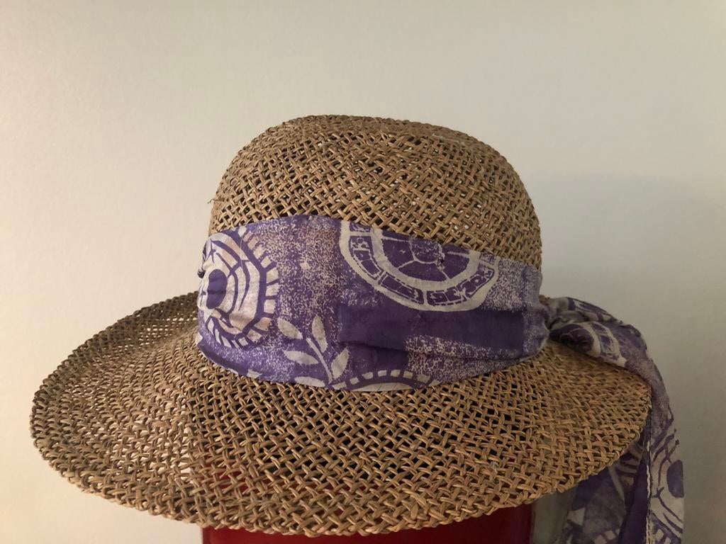 Leuke zomerhoed met zijden sjaaltje. GRATIS OPHALEN, Ophalen, Zo goed als nieuw, One size fits all