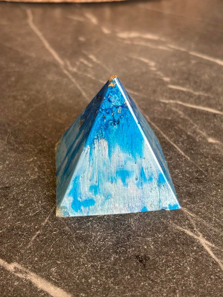 Prachtig blauw piramide beeldje, Verzamelen, Ophalen of Verzenden, Gebruikt, Overige typen