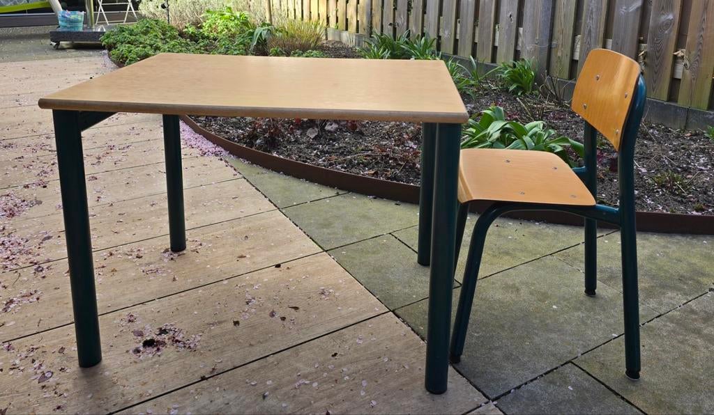 Vintage kindertafeltje en stoeltje (Presikhaaf), Antiek en Kunst, Ophalen