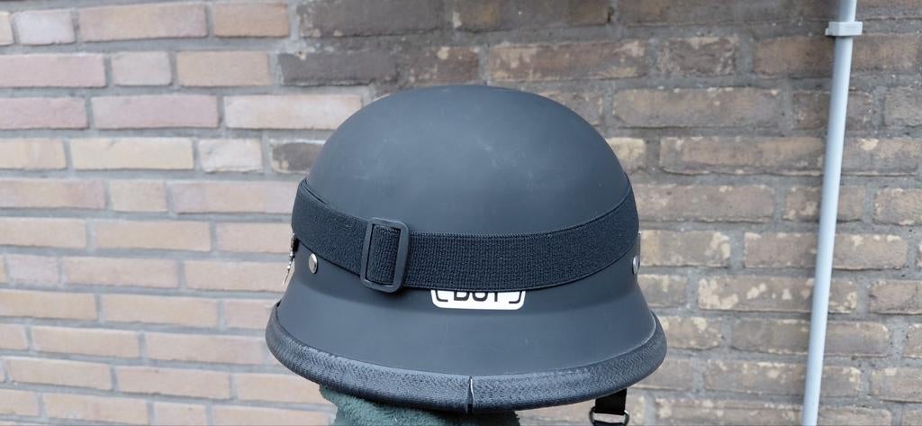 Nieuwe, nooit gebruikte Duitse pothelm (repro)

met een kara, Motoren, Ophalen of Verzenden, Jethelm, Overige merken