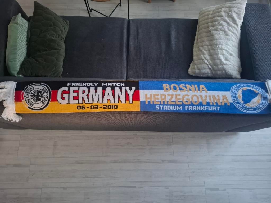 Sjaal Duitsland - Bosnië en Herzegovina 2010, Ophalen of Verzenden, Zo goed als nieuw, Buitenlandse clubs, Vaantje of Sjaal