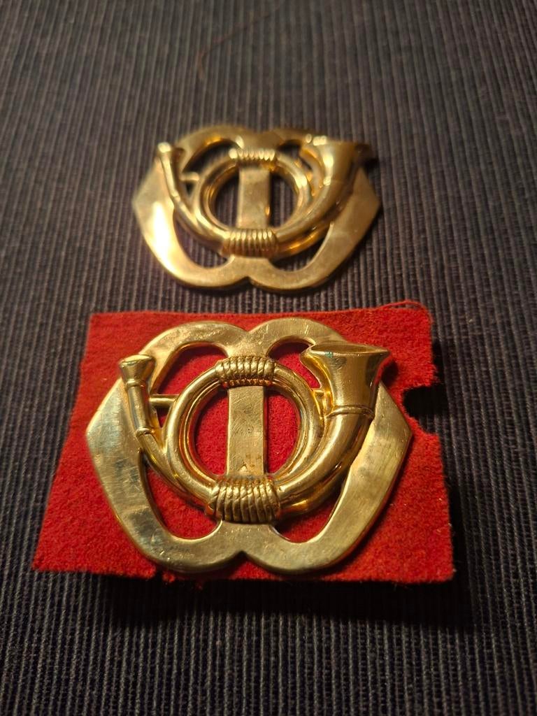 GARDE JAGERS BARET EMBLEEM SET, Verzamelen, Ophalen of Verzenden, Landmacht, Nederland, Embleem of Badge