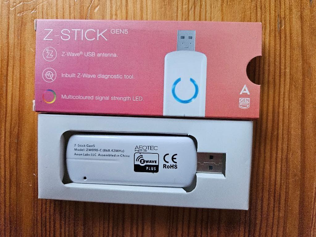 Aeotec Z-Stick Gen5: Z-Wave USB Antenna, Ophalen of Verzenden, Zo goed als nieuw, Overig, 1 GB of minder