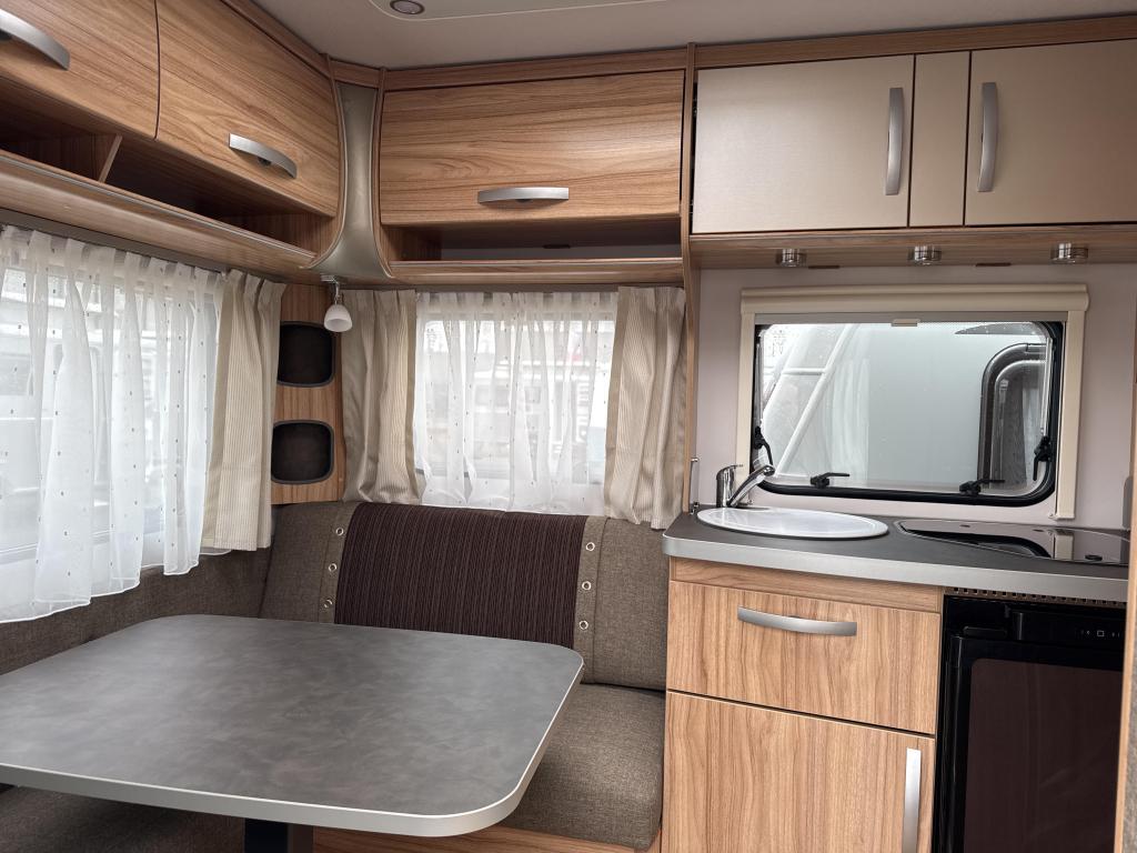 Eriba Nova Light 470 Maraldi Elegance 2025 GRATIS MOVER, Caravans en Kamperen, Standaardzit, Bedrijf, Tot en met 3, Overige typen