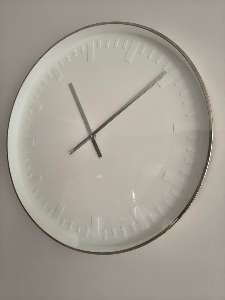 Grote ronde Karlsson wandklok, chroom, 51 cm diameter, Ophalen, Zo goed als nieuw, Analoog, Wandklok