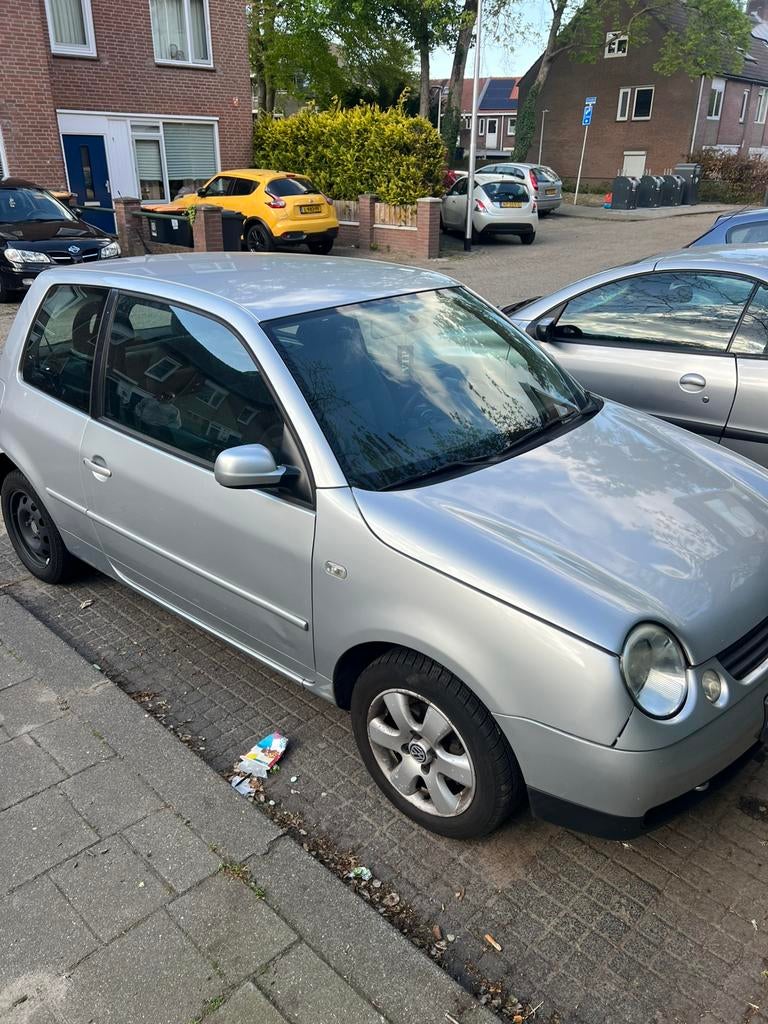 Volkswagen Lupo 1.4 44KW 2003 Grijs, Auto's, Voorwielaandrijving, 31 €/maand, 4 cilinders, 4 stoelen