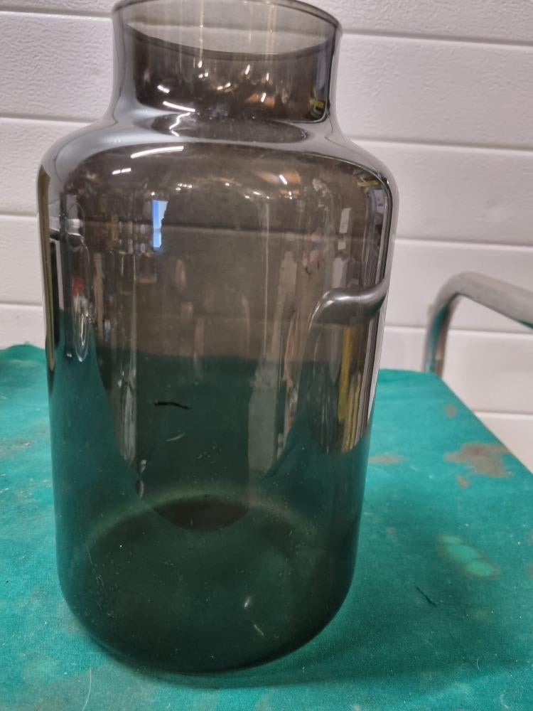 vaas rookglas grijs melkbusvorm glas, Antiek en Kunst, Ophalen of Verzenden