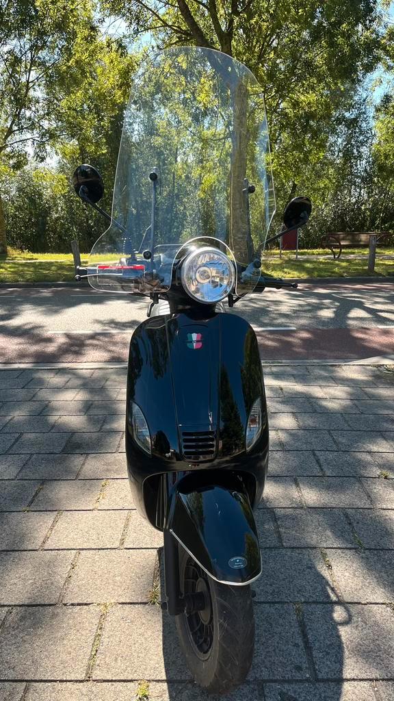 Gts toscana, Fietsen en Brommers, Snorfietsen en Snorscooters, Gebruikt, Overige merken, Benzine, Ophalen