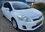 Toyota Auris 1.8 Full Hybrid 5DR CVT 2011 Wit, Auto's, 4 cilinders, Wit, Origineel Nederlands, 75 €/maand
