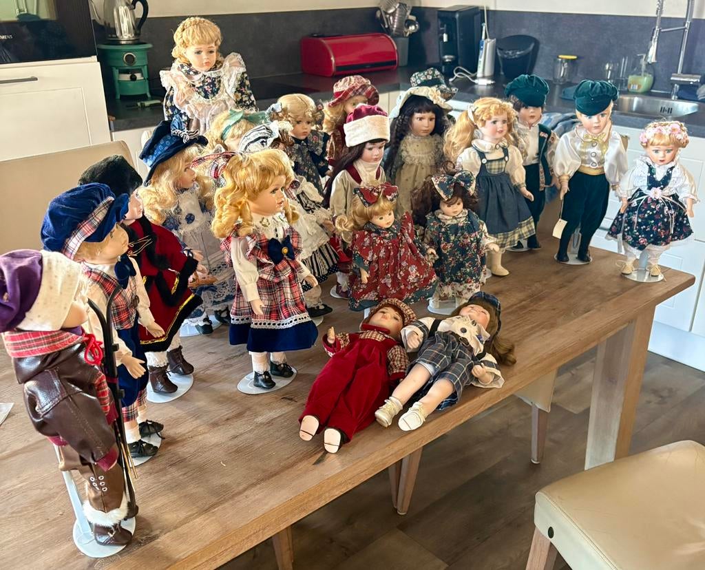 Porseleinen poppen 21 stuks, Verzamelen, Poppen, Ophalen of Verzenden, Zo goed als nieuw, Levensecht of Reborn, Twijzel