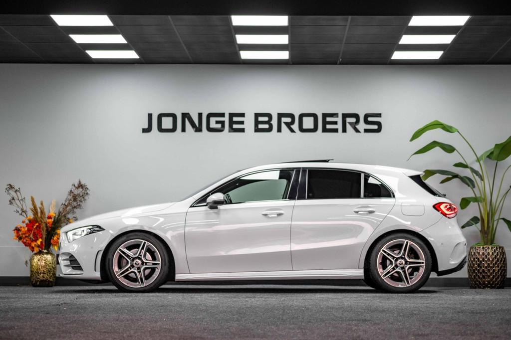 Mercedes-Benz A-klasse 180 Business Solution AMG |Pano|Sfeer, Auto's, 136 pk, Gebruikt, 4 cilinders, Wit