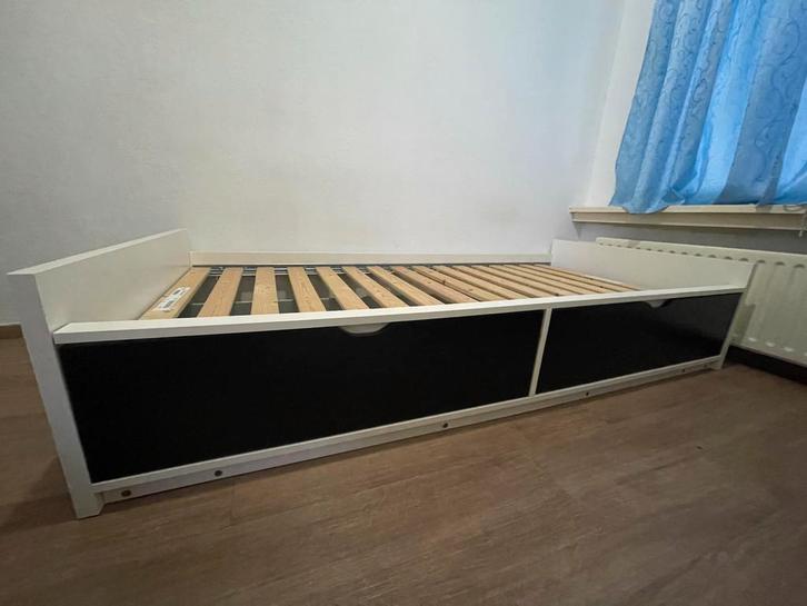 Bed met opbergruimte, Huis en Inrichting, Slaapkamer | Bedden, Gebruikt, Eenpersoons, 90 cm, 200 cm, Hout, Wit, Ophalen